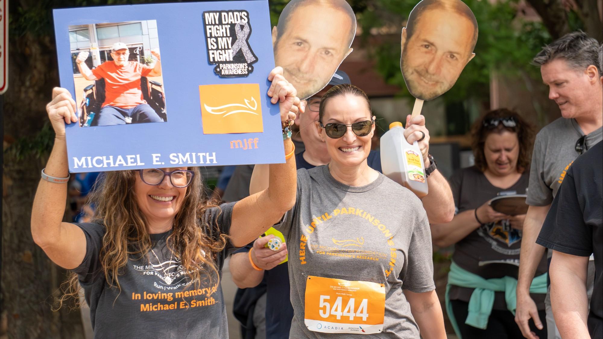 Run/Wal participants waving signs to support a loved one
