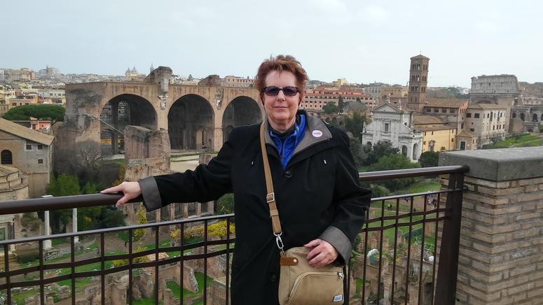 Mona Dewart in Rome