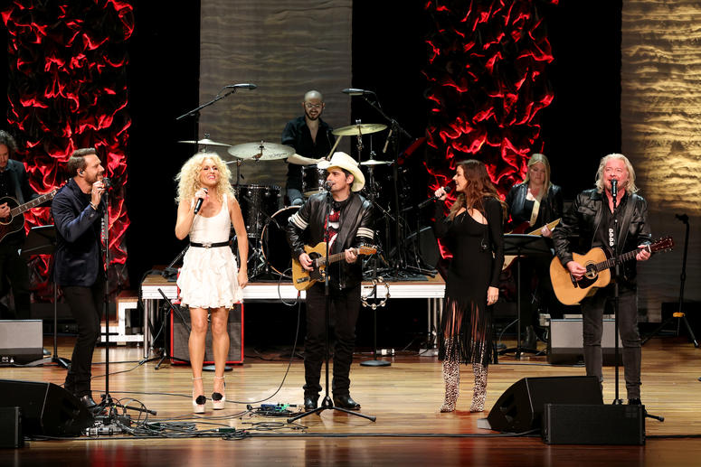 Brad Paisley and Little Big Town performing