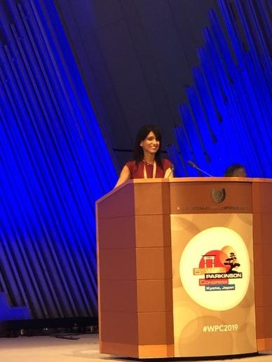 MJFF Patient Council Co-Chair Soania Mathur receives the WPC award for “Distinguished Contribution to the Parkinson Community.”