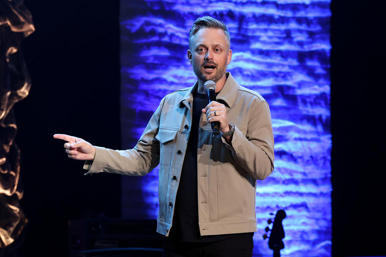 Comedian Nate Bargatze performing