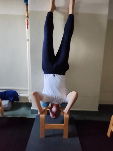 Wojciech Wasilewski practicing headstand.