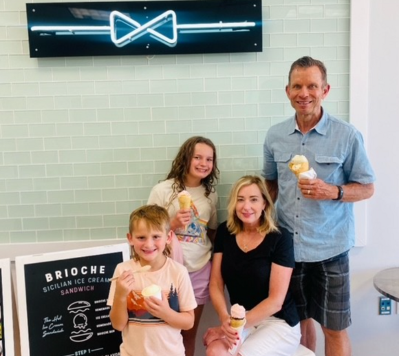 Kim Lundgreen with his grandchildren and late wife, Mindy. 