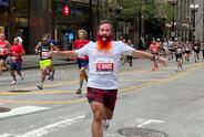 Chuck Kistler running the 2021 Bank of America Chicago Marathon.