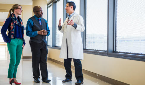 Doctor-with-patients