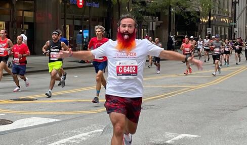Chuck Kistler running the 2021 Bank of America Chicago Marathon.