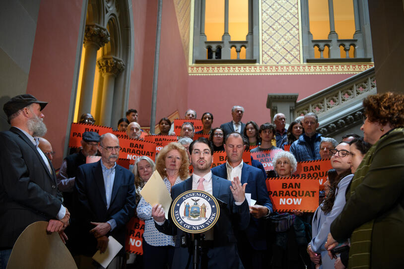 MJFF's Zach Hardy rallies the crowed at a coalition press conference in support of New York's paraquat ban legislation.