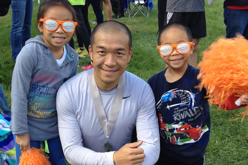 Team Fox athlete and MJFF Patient Council member Jimmy Choi with his two children at a Team Fox event.